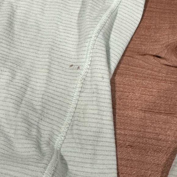 Sea foam colored lulu long sleeve - Picture 5 of 7